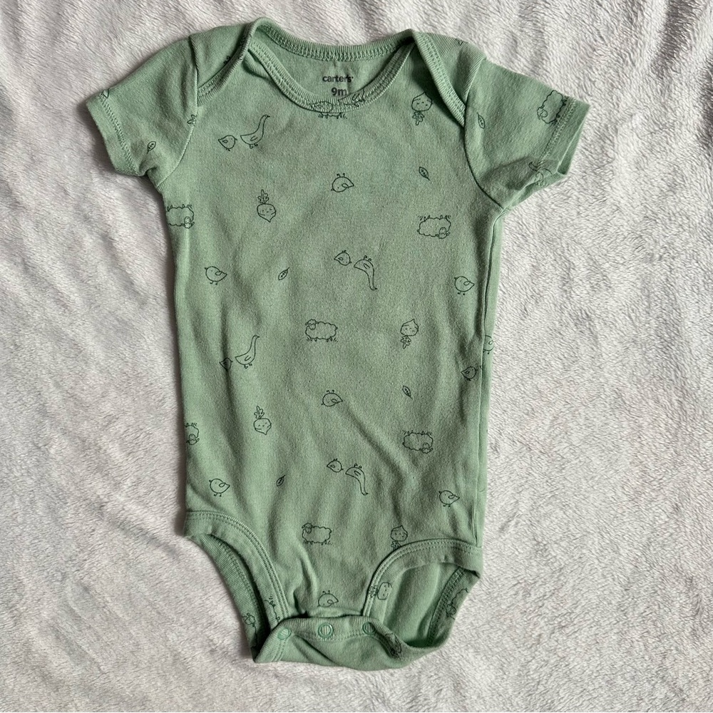 Carter’s Farm Animals Short Sleeve Bodysuit in Green - 9 Months
